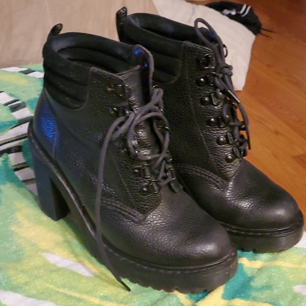 DR MARTENS Persephone Ankle Boots in Black Leather